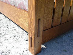 Detail of pinned true thru-tenons in front leg and "slats-to-the-floor" side.  This quality settle is crafted with ten thru-tenons.